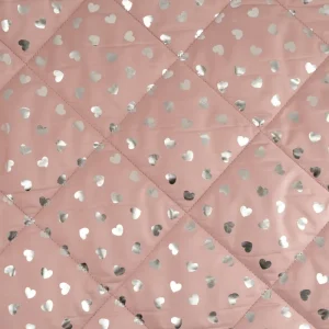 Almofada acolchoada com corações cor-de-rosa