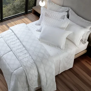 Cobreleito Queen Kacyumara Lazio 300 Fios Badri com 2 Portas Travesseiro 2,40m x 2,60m