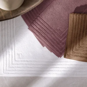 Toalha de Piso Trussardi Linee 100% Algodão Lilás 48x80cm