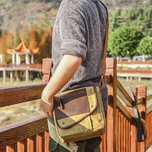 Bolsa Masculina de Ombro BP 106: Praticidade Compacta em Lona e Couro