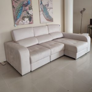 Sofá 2020 com chaiselongue e cama